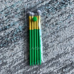 NWT Lavish Brush Set